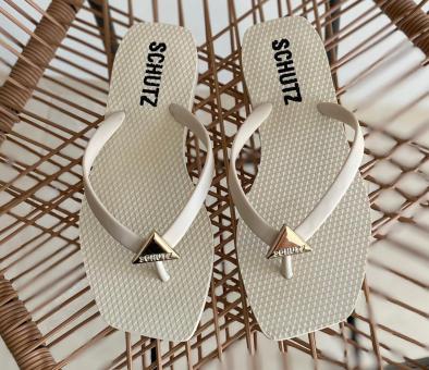 CHINELO SCHTZ TRIANGULO - Código 3230-22