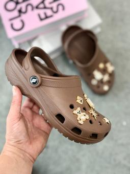 CROCS COM ENFEITESS - Código 3249-34
